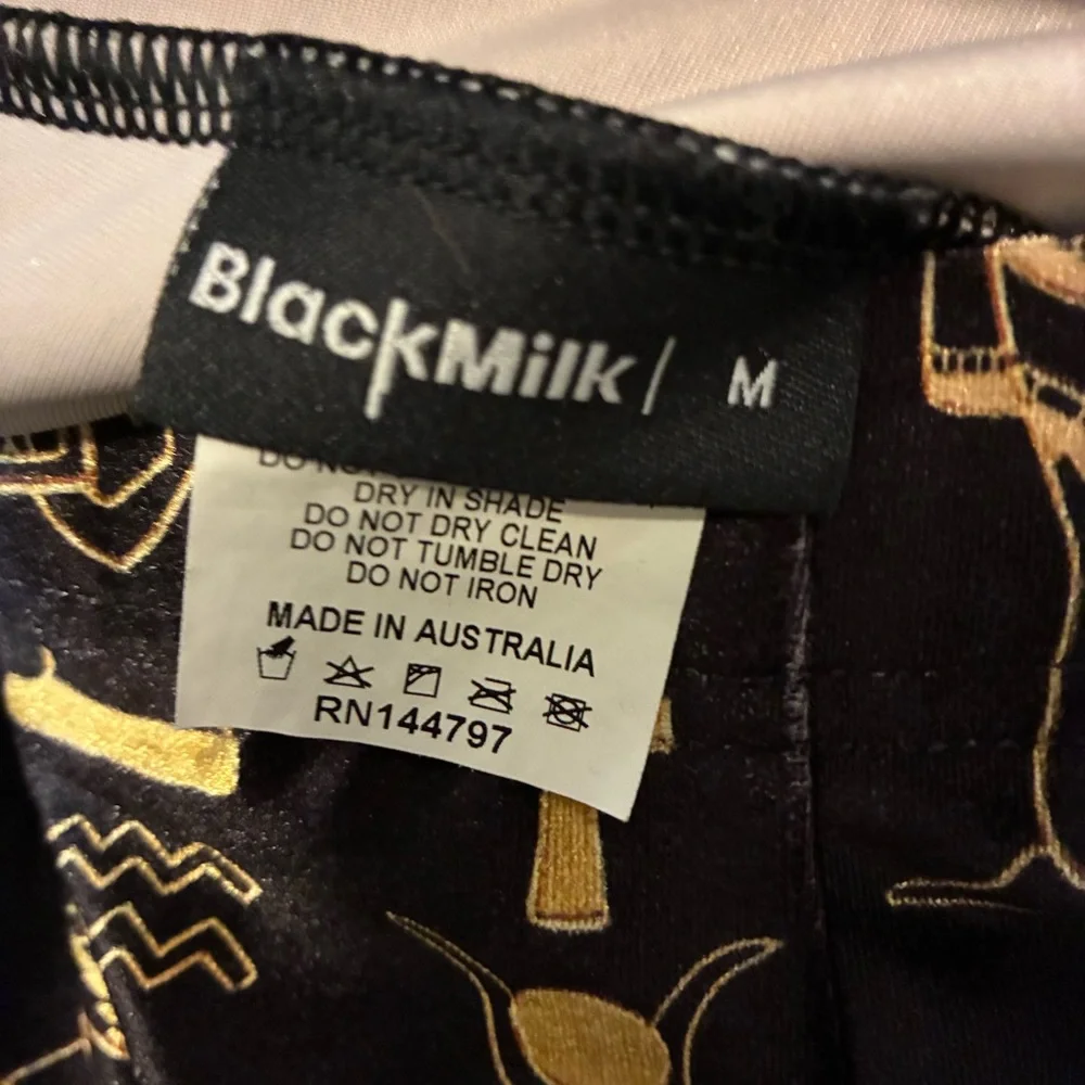 BlackMilk Black and Gold Egyptian Design Velvet Leggings - Picture 3 of 3